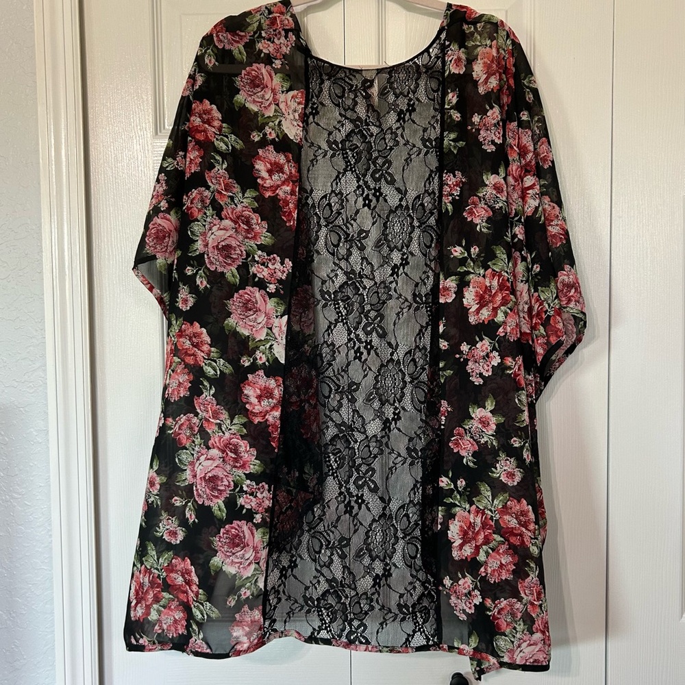 2000s No Boundaries Whimsigoth floral kimono with lace back details Size 15-17